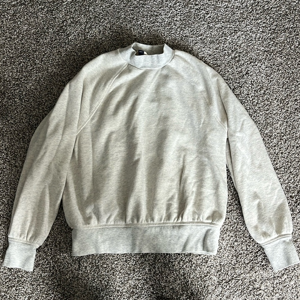 Universal Thread crewneck sweater